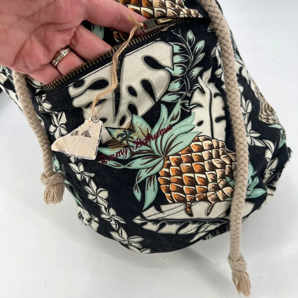 Tommy Bahama‎ Drawstring Backpack Pineapple Hawaii Hawaiian Tropical Black